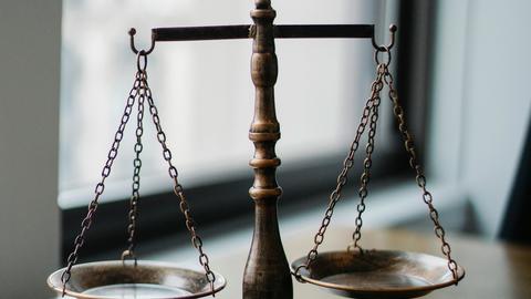 legal scales and gavel