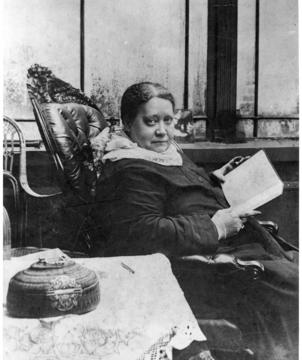  Helena Blavatsky reading a book