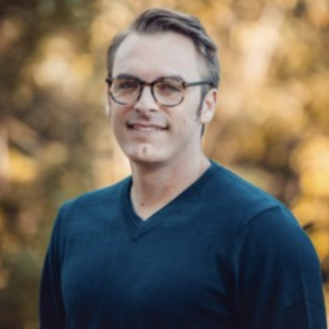 Headshot of Geoffrey Smith
