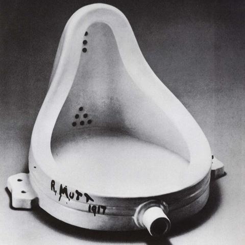 Photo of Marcel Duchamp's "Fountain" (urinal)