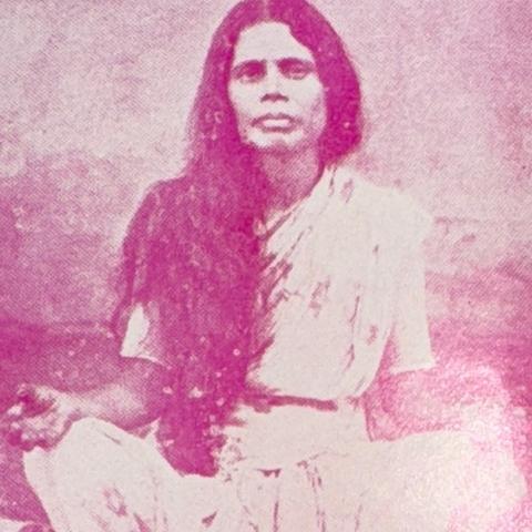 Tapasviṉi Ir. Kaṅkātēvi (“Ganga Devi”), Om Prakash Swamigal’s student, seated