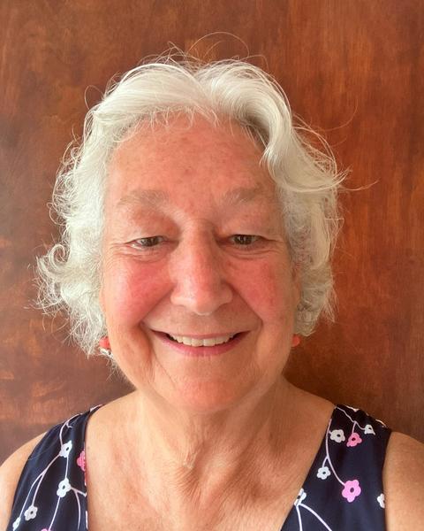 Elizabeth Van Volkenburgh Headshot